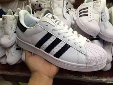 Adidas有这双贝壳头款式吗？