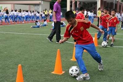 脚内侧传球怎么给小学生教